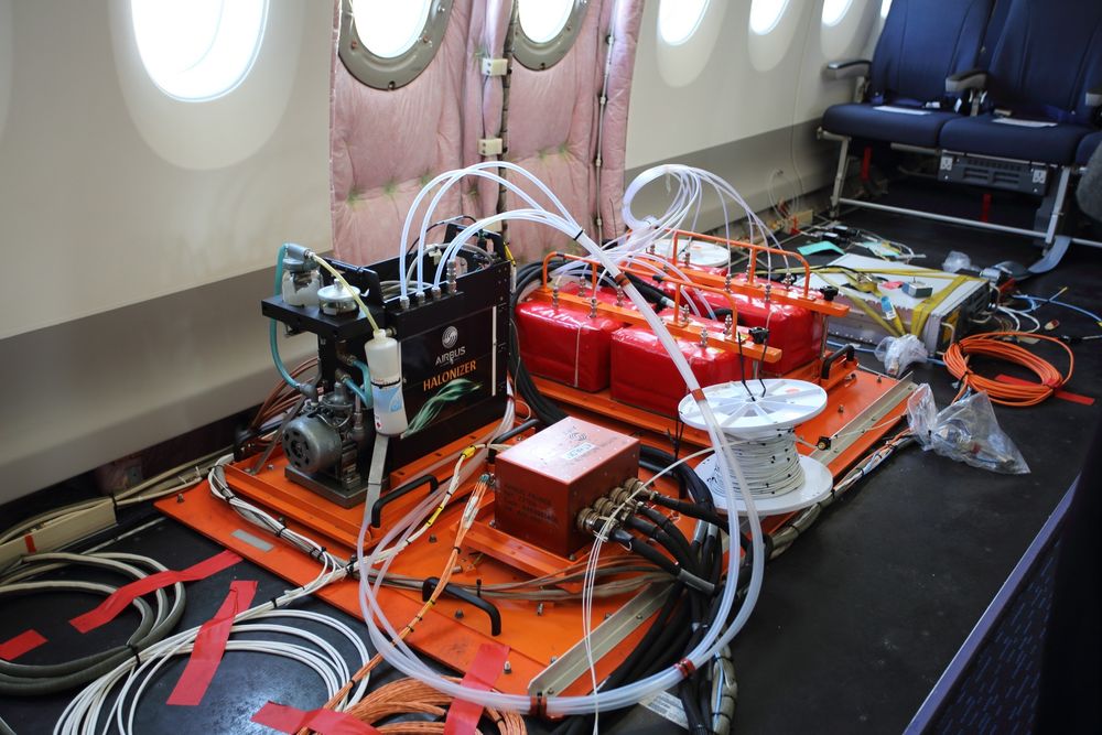 Selv om MSN-2 altså er utstyrt med passasjerkabin, er det like fullt utstyrt med en god del måleinstrumenter. Dette er utelukkende knyttet til kabinrelatert utstyr. 