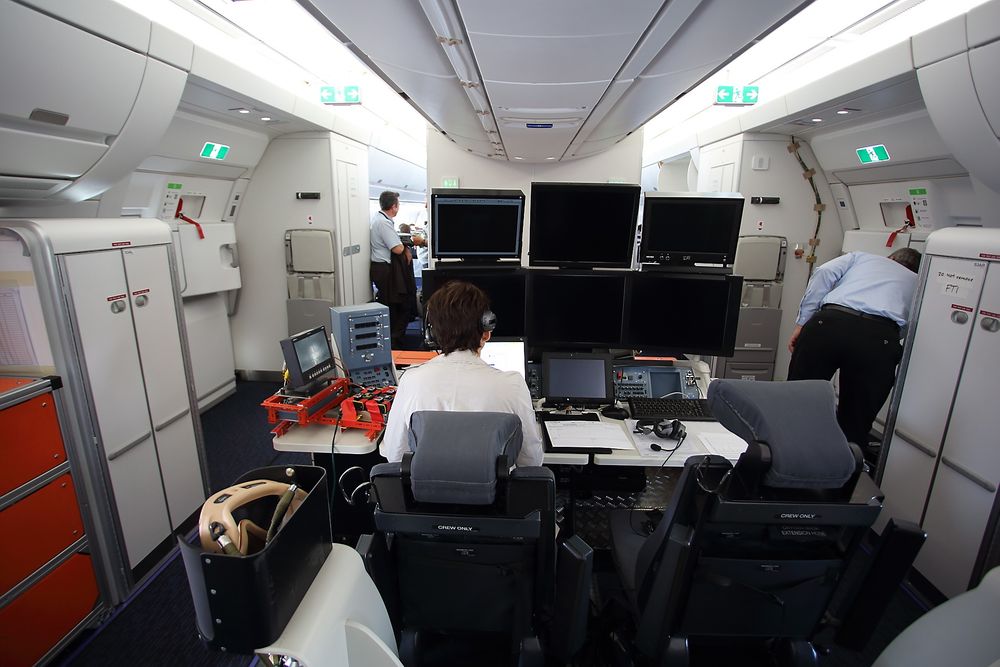 Selv om MSN-2 altså er utstyrt med passasjerkabin, er det like fullt utstyrt med en god del måleinstrumenter. Dette er utelukkende knyttet til kabinrelatert utstyr. 