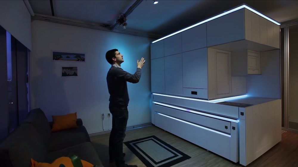  Lys og rullegardin kan justeres med veiving i lufta.