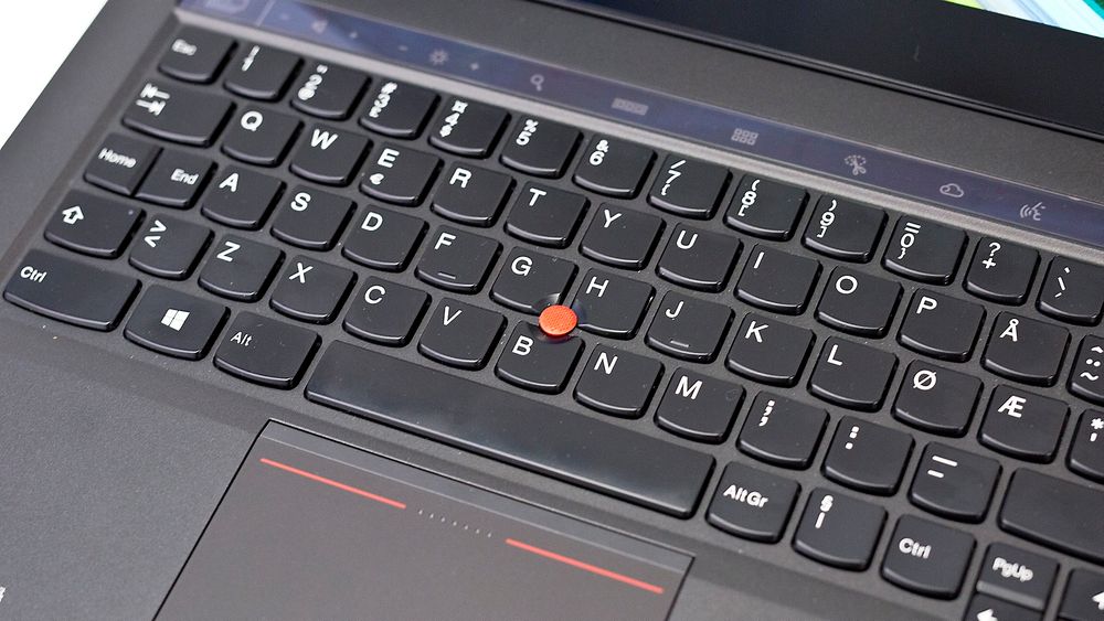 Tastaturet er typisk Lenovo: Strålende. Denne gang har de også fjernet problemet med at Fn-tasten lå utenfor Ctrl på tastaturet - nå er hele Fn-funksjonaliteten lagt til touchpanelet på toppen. 