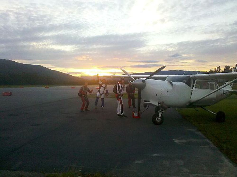 Grenland Fallskjermklubb anskaffet sin Cessna 207 våren 2012. 