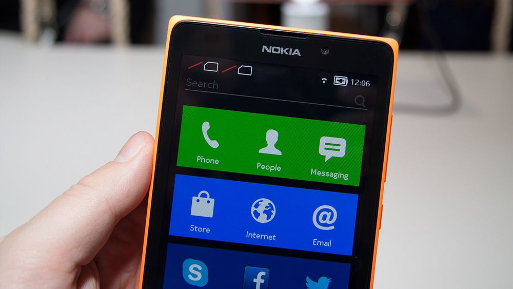 Nokia har lagt sitt eget tungt modifisert grensesnitt på toppen av Android 4.1. Foto: Marius Valle
