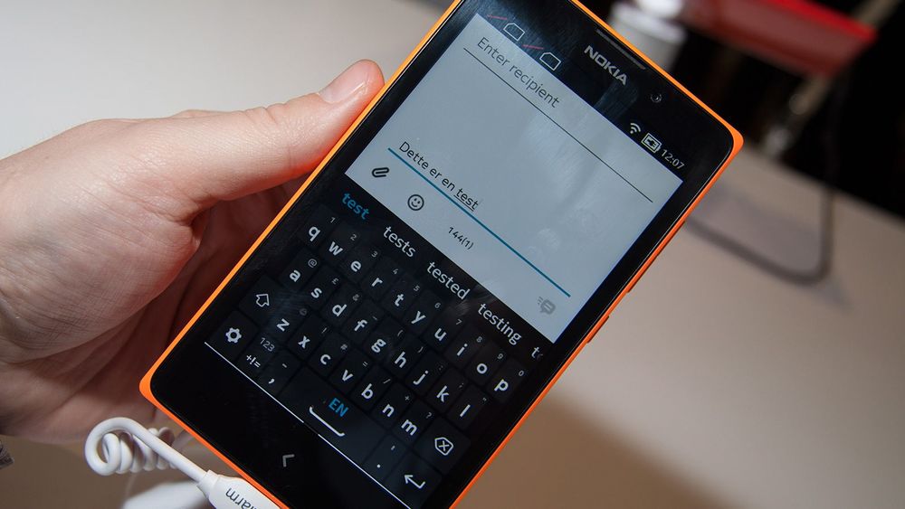 Tastaturet og meldingsklienten til Nokia XL. Foto: Marius Valle