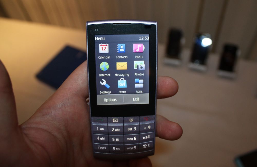 Den første S40-telefonen med touch.
