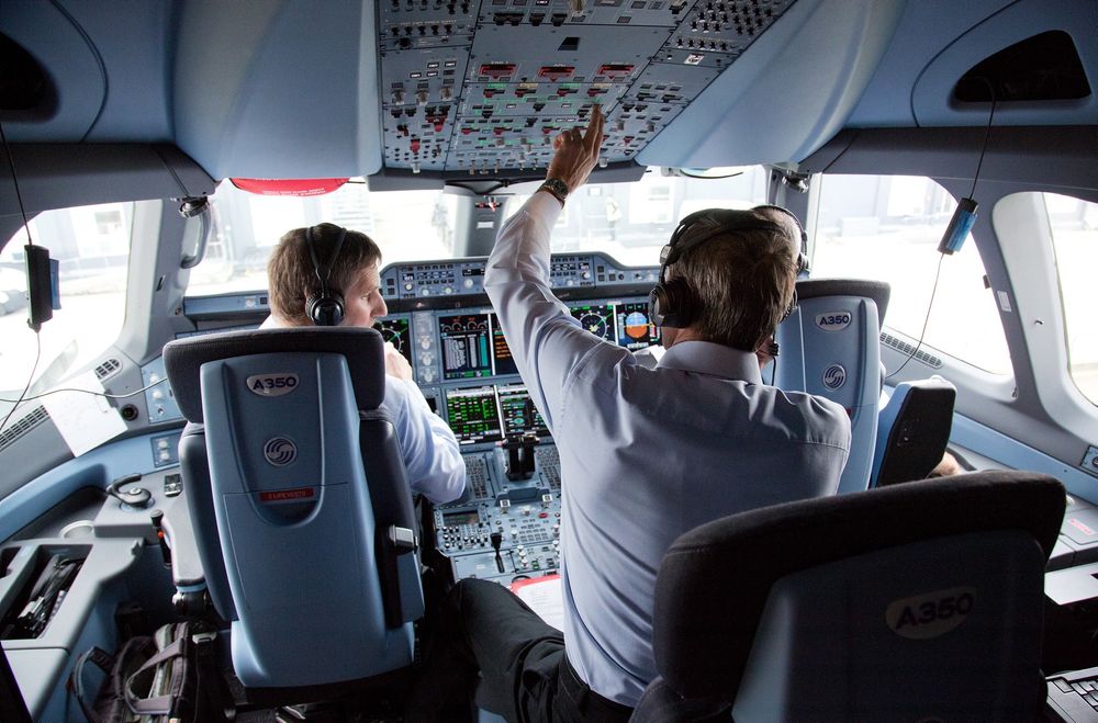EUs organ for flysikkerhet anbefaler alle flyselskap å innføre den såkalte «topersonsregelen» i cockpit.