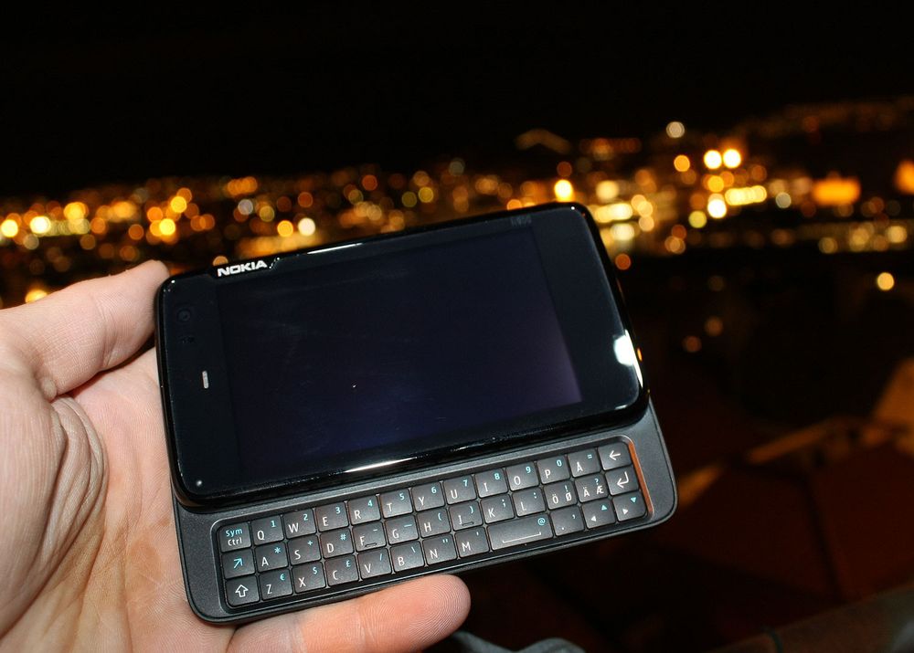 Nokia N900 er rimelig stor.