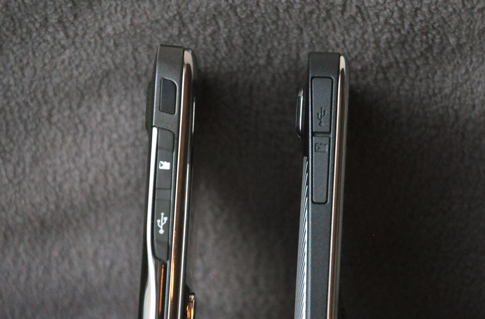 USB- og minnekortsporene på E71 (t.v.) og E72.