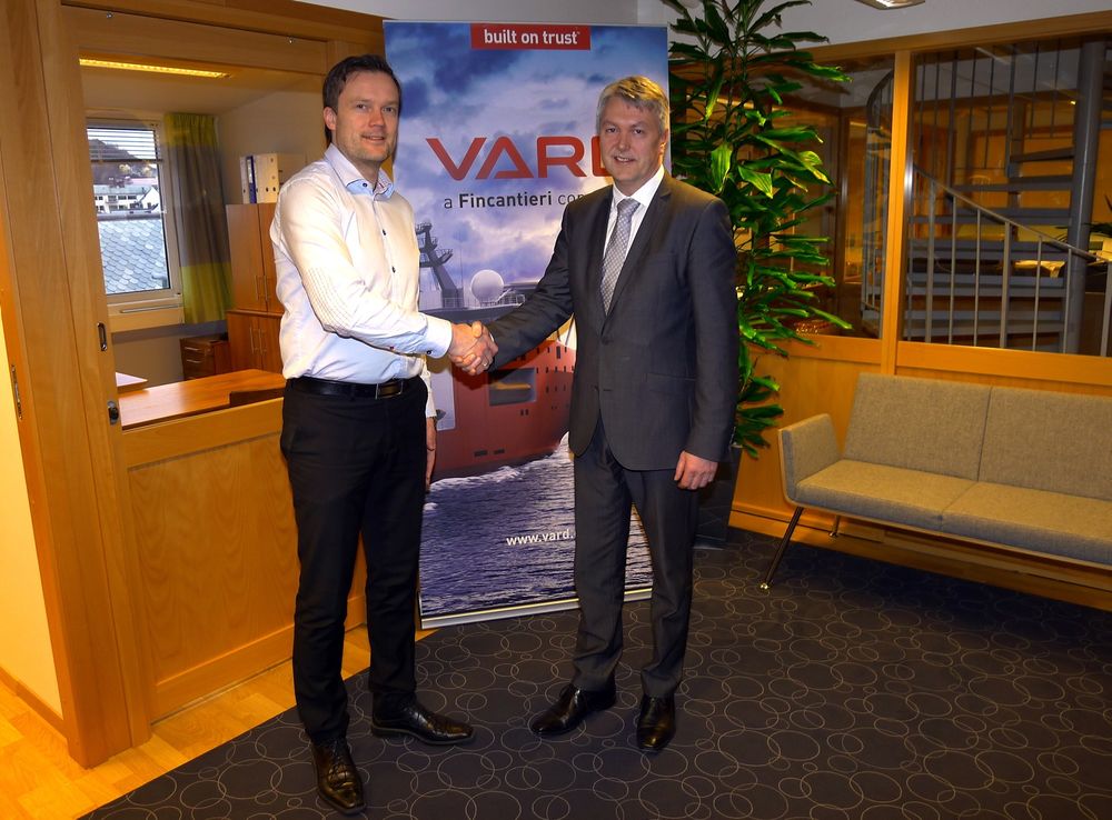 Bourbon Offshore Norway har bestilt et nytt ankerhåndteringsfartøy fra Vard Brattvaag. Kontrakten ble signert av Torgeir Folland (Vard) og Bjørn Remøy (Bourbon). 
