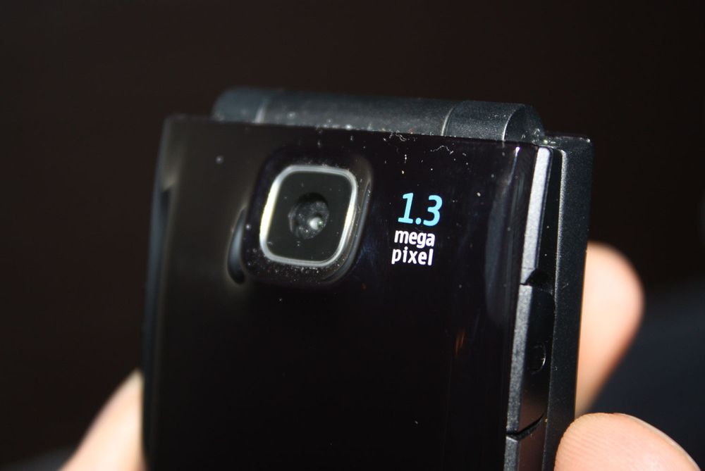 Nokia 2720 Fold har kamera.