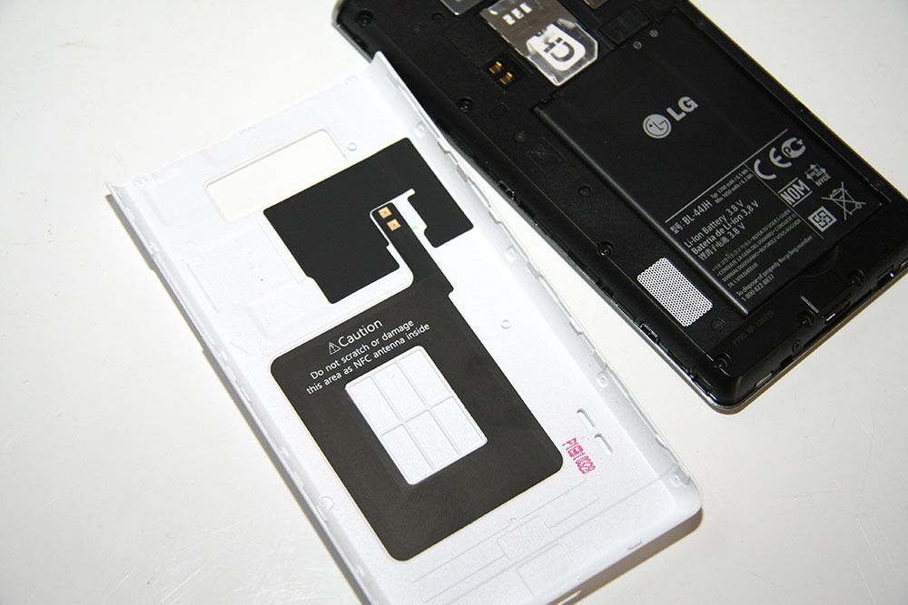 NFC-antennen sitter som regel på baksiden.
