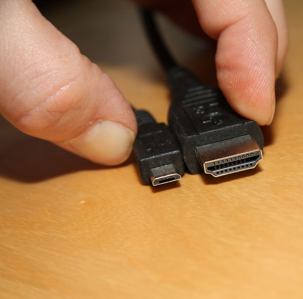 MHL-kabler har USB i ene enden og HDMI i andre.