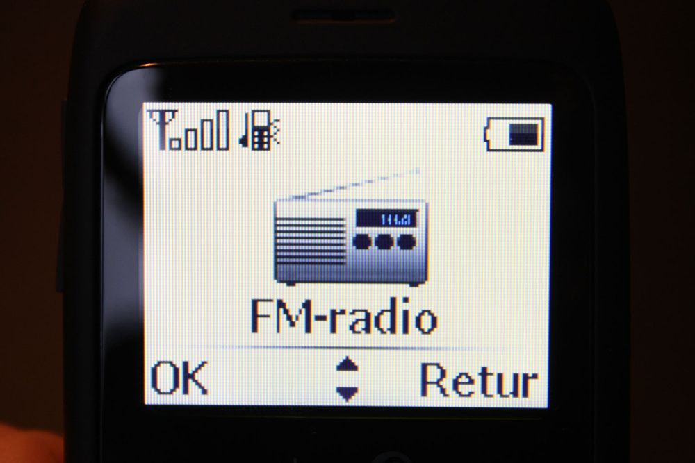 Telefonen har FM-radio.