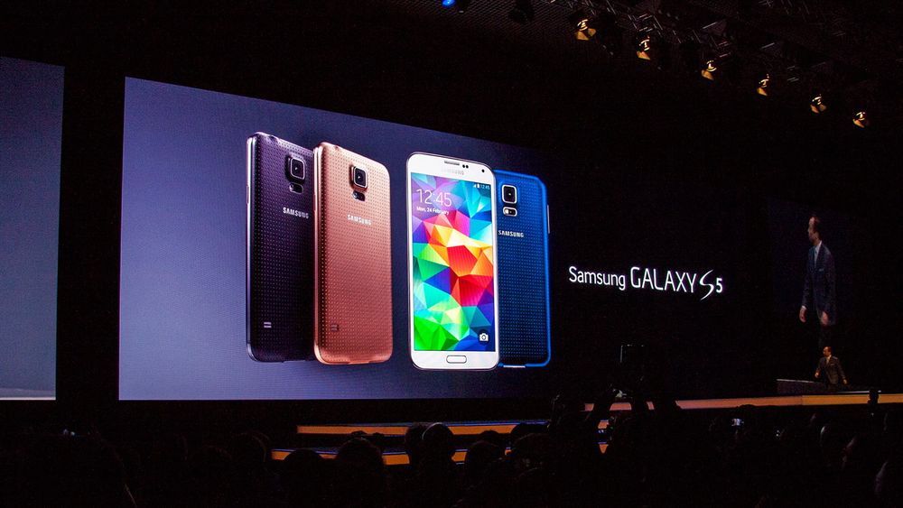 Samsung lanserte oppfølgeren til fjorårets store suksess. Galaxy S5 kommer i butikkene i april. Foto: Marius Valle