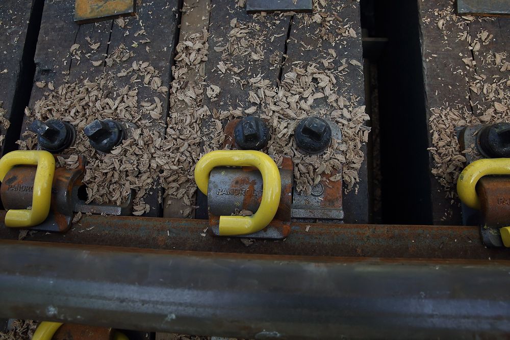 Sporene ble revet opp og skinnene lagt på ny da den nye brua over den kommende byggegropa til Follobanen skulle på plass i Middelalderparken.