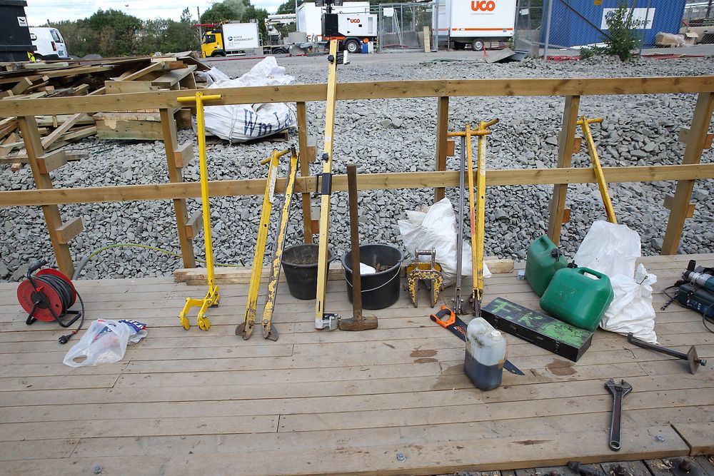 Verktøyet klart til innsats for å få alt ferdig innen togene igjen begynner å gå.