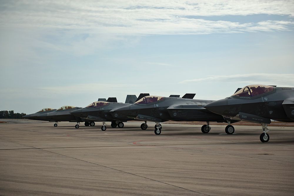 F-22 og F-35 på flybasen Eglin ved Mexicogulfen i Florida. 