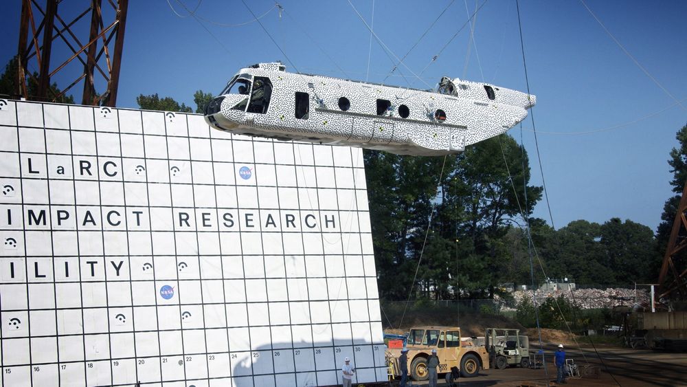 Sea Knight-skroget ble heiset opp til 9,1 meters høyde og sluppet ned i bakken.