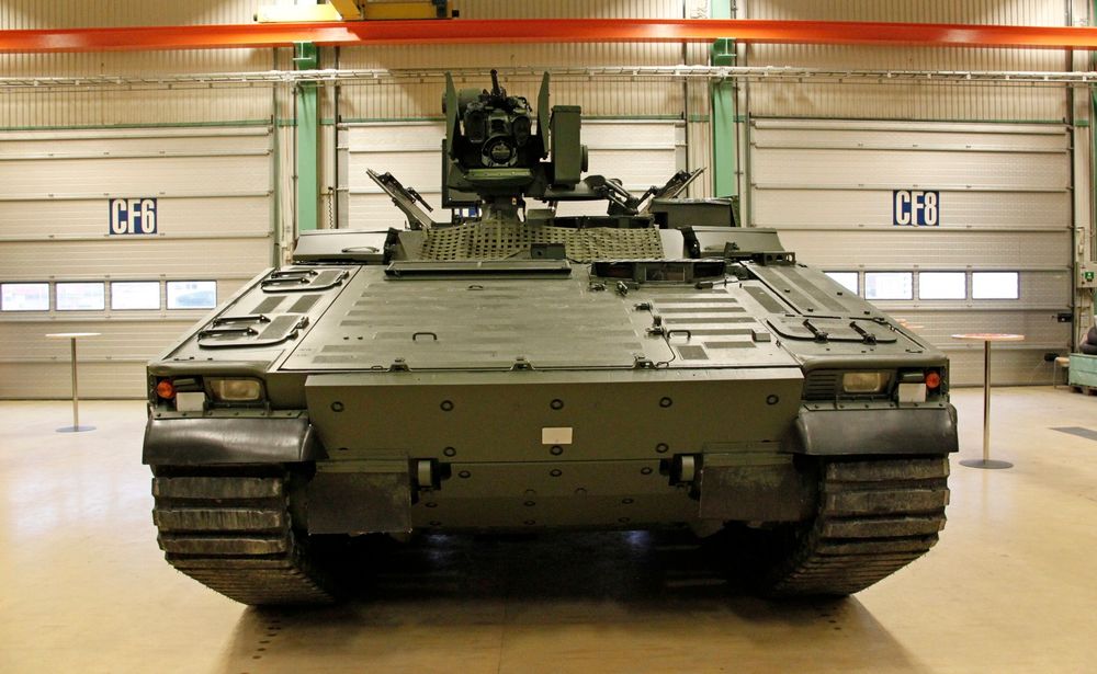 Norge har fått levert den første CV90 multivogna som det er bestilt 16 eksemplarer av. 