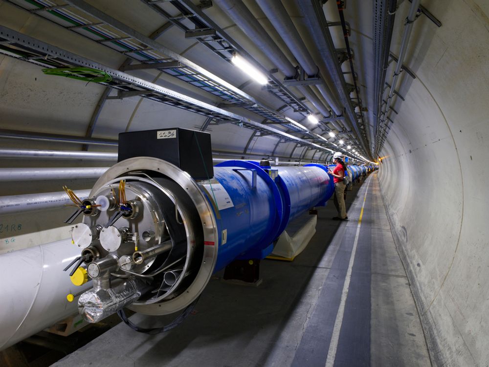 Large Hadron Collider er ikke stor nok for verdens forskere, som nå ønsker en 50 kilometer lang, rett tunnel.