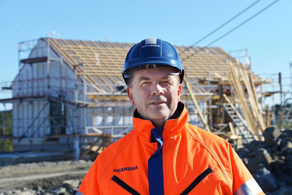 Sjefen på plass: Skanskas Roald Rasmusse­n er prosjektleder for nullhus­boligfeltet på Skarpnes. Alle Foto: Fredrik Drevon
