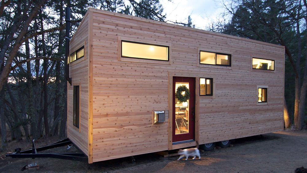 Utenfra ser hOMe-huset ut som en nøktern brakke.