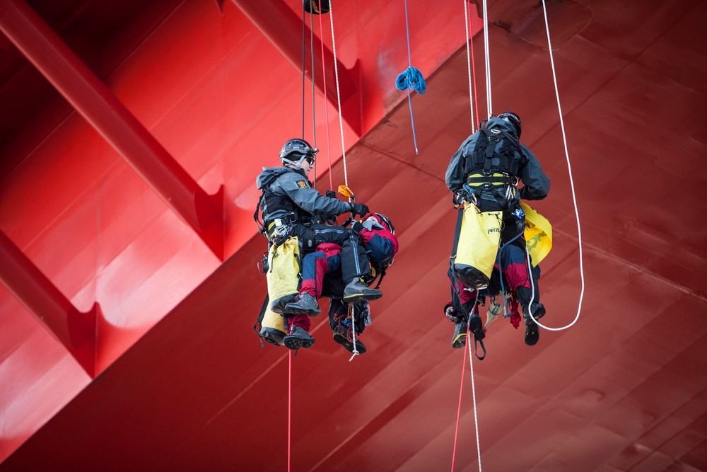 After 48 hours of occupying the Statoil commissioned rig, activists Sini Saarela and Rosa Gierens are removed by police climbers.Greenpeace International activists from eight countries have scaled and occupied Statoil contracted oil rig Transocean Spitsbergen to protest the company's plans to drill the northernmost well in the Norwegian Arctic at the Apollo Prospect of the Barents Sea, close to the Bear Island nature reserve. 