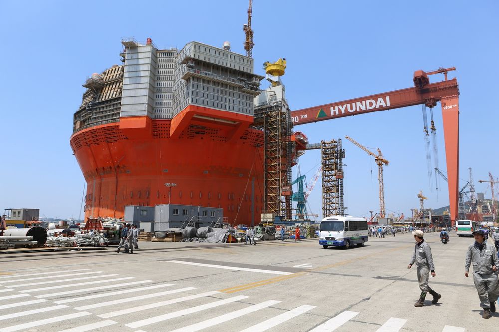Goliat FPSO ved Hyundai Heavy Industries i Ulsan. Her blir den liggende til ut i 2015.