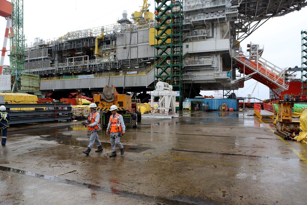 Plattformdekket til Valemon ferdigstilles ved det enorme Samsung-verftet på Geoje i Sør-Korea.