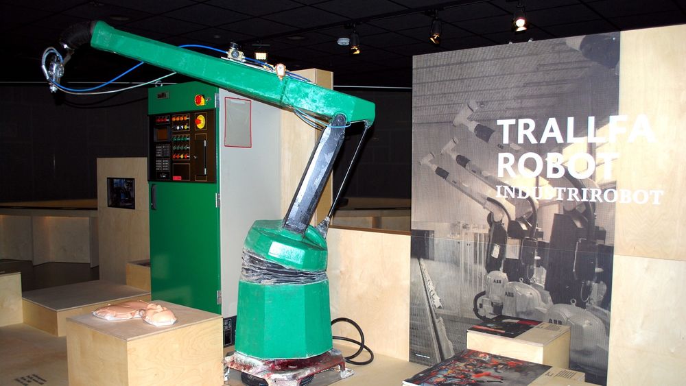 “Robotene tvinger seg frem i vår industri” er en av de illevarslende titlene på en avis fra 70-tallet. Industriroboten Trallfa gjorde så godt den kunne.