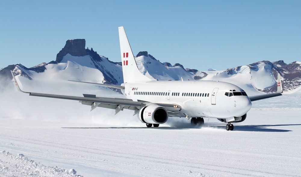 Flere rekorder: Det er denne B737-700 BBJ-maskinen som nå skal males om i SAS-farger og deretter fly ruta Stavanger-Houston. Dette bildet er tatt da flyet som første B737 landet i Antarktis 28. november 2012. Flyet var chartret av Norsk polarinstitutt for å fly inn til Troll-stasjonen fra Cape town. 