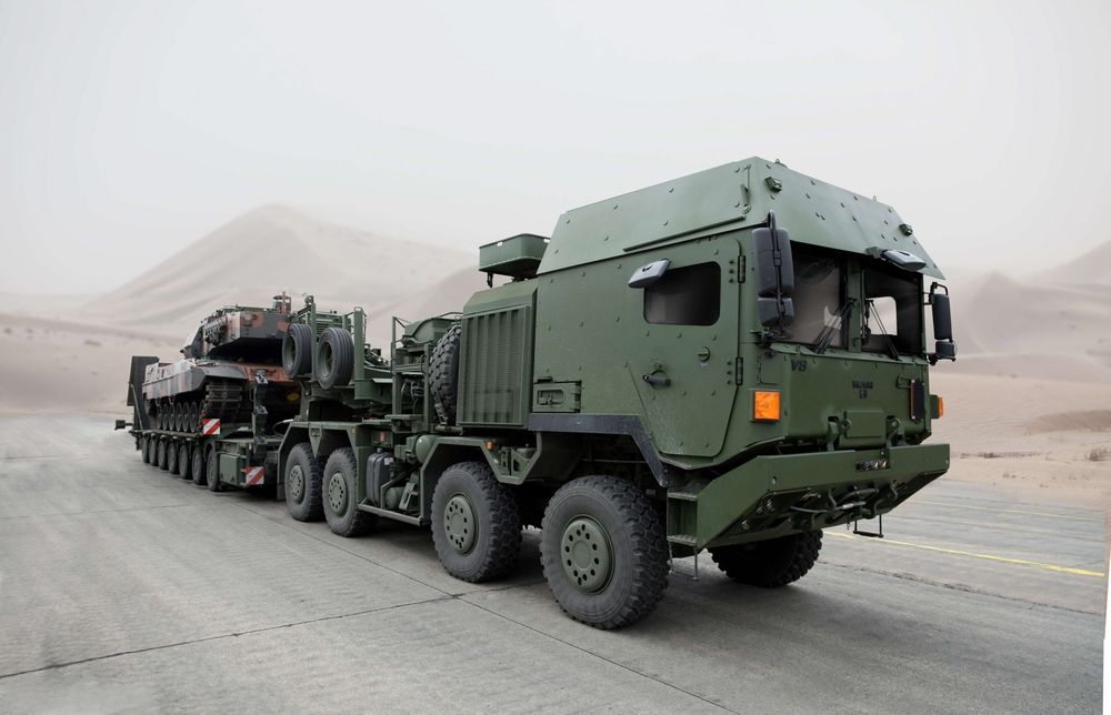 Tungtransportkjøretøyet som skal frakte blant annet stridsvogner er én av ni lastebilvarianter som Forsvaret har bestilt Rheinmetall MAN Military Vehicles (RMMV) og som skal leveres om et par år. Rammeavtalen gjelder 34 lastebilvarianter levert fram til 2025. 