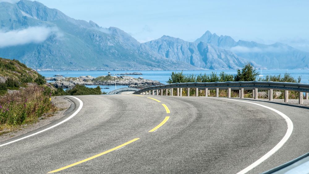 Statens vegvesen jobber med å utvikle en asfalt med mer finkornet stein som skal tåle det høye ringtrykket fra tunge lastebiler bedre.