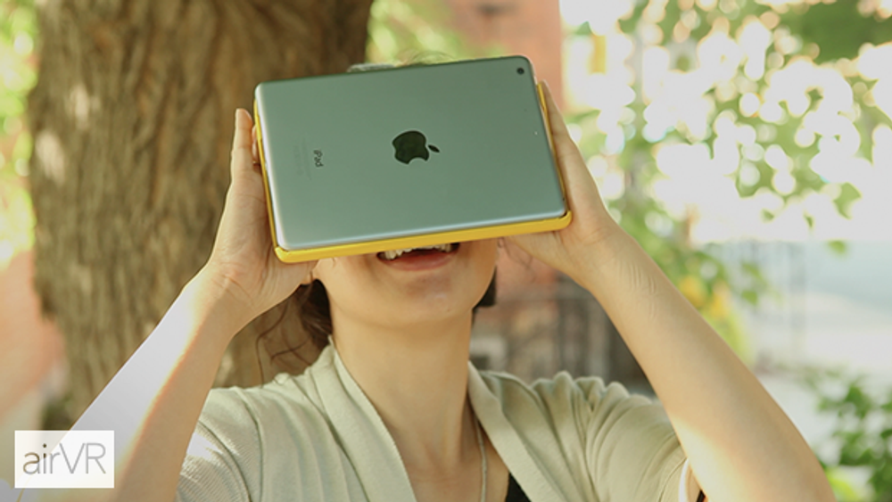 Et nytt stativ lar deg feste iPad mini eller iPhone 6 plus på fjeset og oppleve en virtuell virkelighet. 