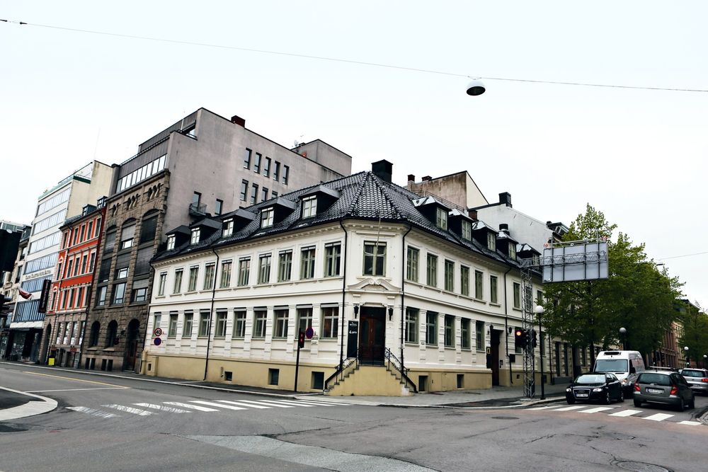 Skader: Bygården i Rådhusgata 4 har flere synlige sprekker også på utsiden av bygget. 