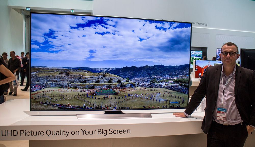 Til de store stuene: Produktsjef for TV i Samsung Knut Erik Rørnes tror 85 tommeren kommer til å appellere til mange når den nå snart kommer på markedet 