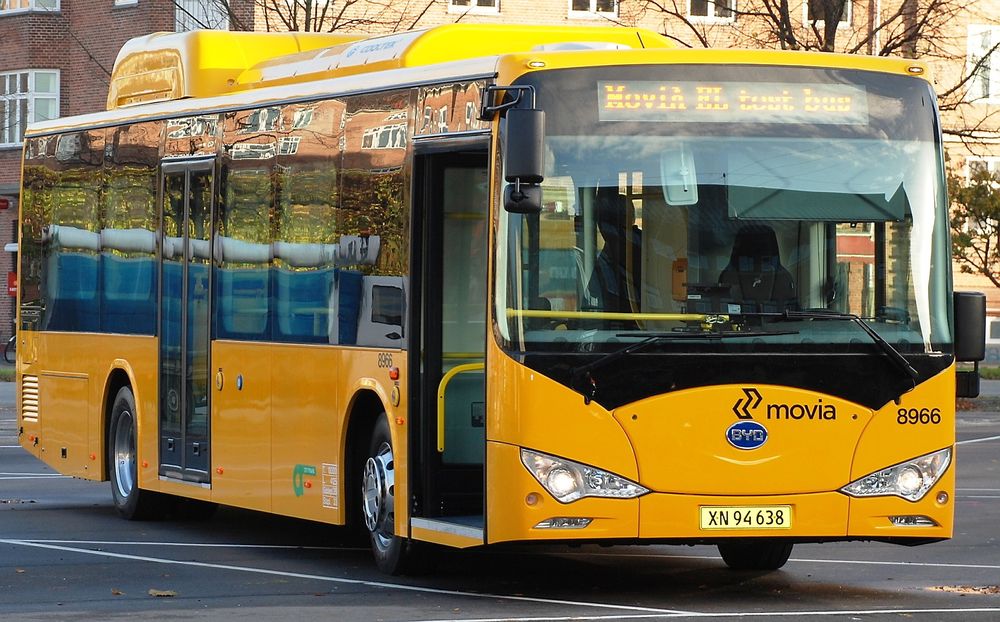To slike BYD elektriske busser ble i vinter satt i ordinær rutetrafikk i København. 