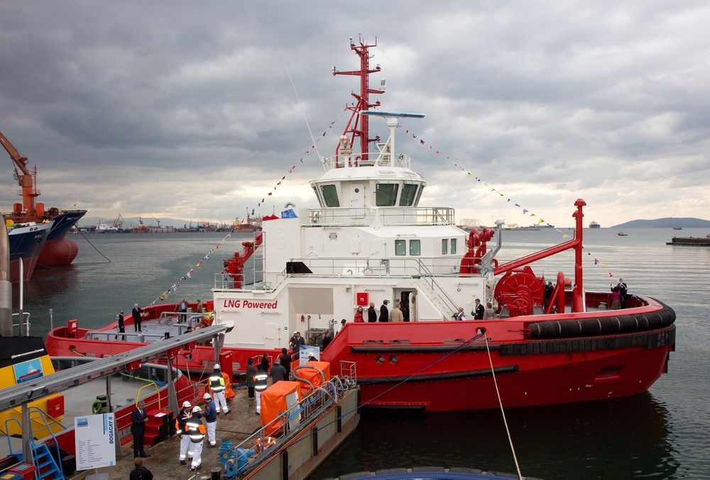 Forsinket fikk Buksér og Berging overlevert og døpt Borgøy i Tyrkia 5. oktober 2013. Skipet er bygget ved verftet Sanmar i Istanbul.