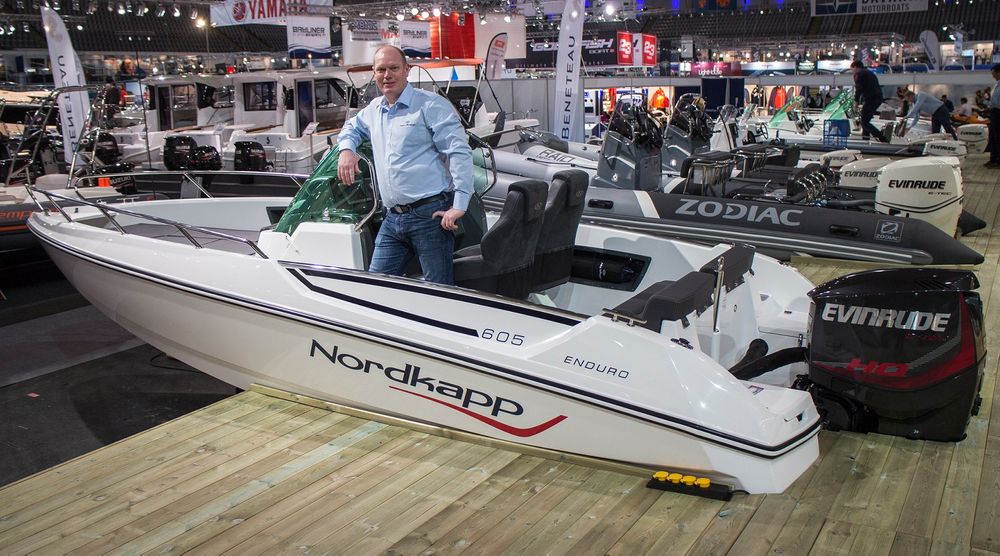 Powerboat of the year: Enduro 605 fra Nordkapp i Sarpsborg fikk den europeiske utmerkelsen i januar. Det liker salgssjef Kjell Olav Frogner skikkelig godt. 