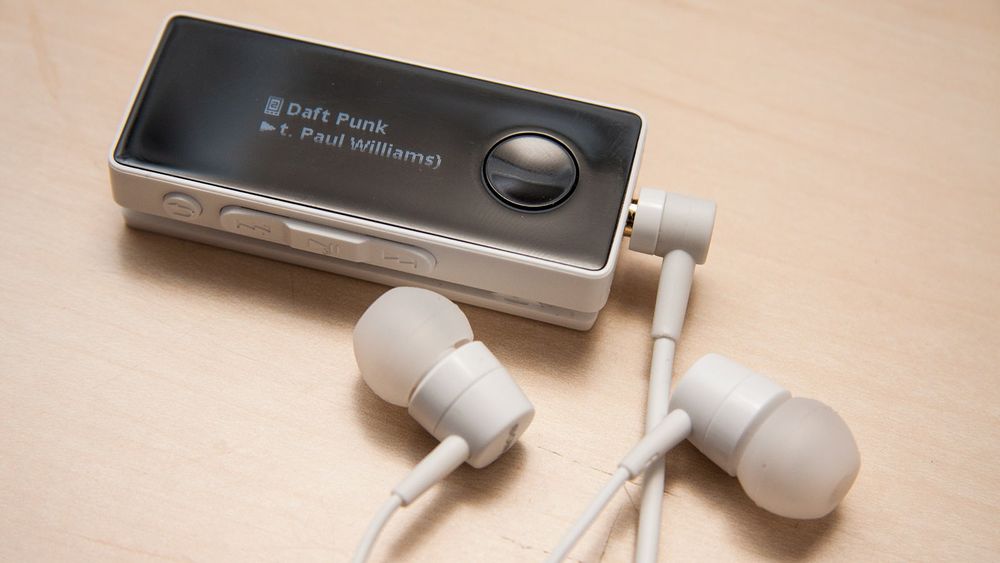 Sony SBH50 er en Bluetooth-håndfri og stereomottaker med mange funksjoner. Den leveres med disse ørepluggene, men de kan byttes ut. 
