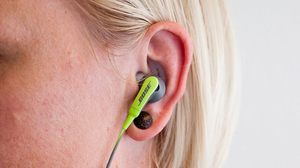 Bose SoundSport IE sitter fenomenalt godt i øret. StayHear-bøylene er en genial oppfinnelse. 