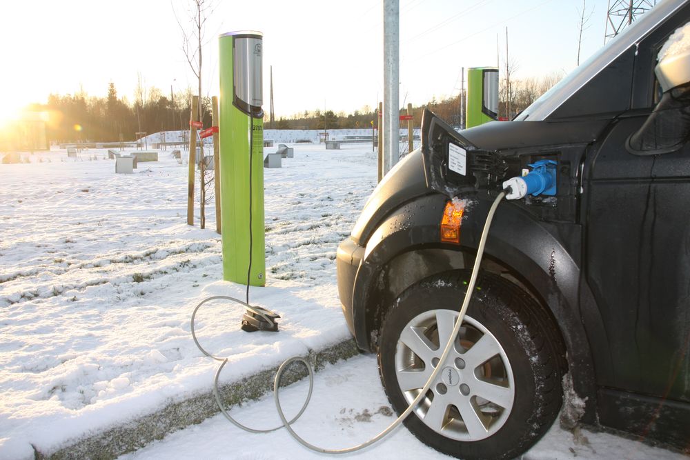 Ved å spare energibruken til setevarmere i elbil håper tyske forskere på å øke elbilens popularitet. 