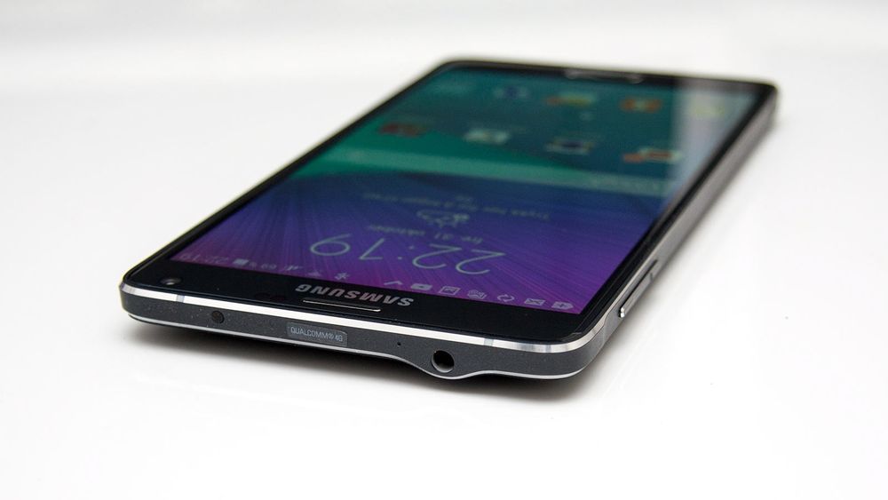 Samsung Galaxy Note 4 har renere og penere design enn forgjengeren. 