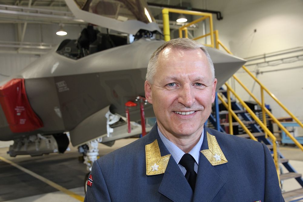 Brigader Morten Klever som er nestleder for det norske F-35-programmet sier erfaringene av testene så langt overgår mange av de kravene som er blitt stilt fra Norge. Klever har erfaring som F-16-flyver. 