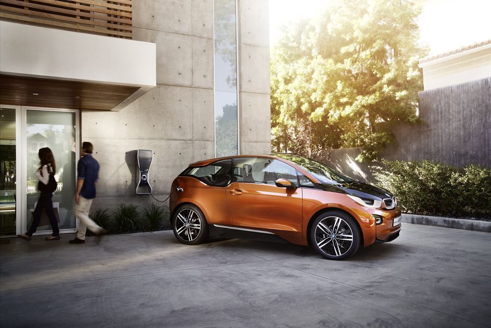 BMW i3 kommer for salg i november og vil koste mellom 250 og 300 000 kroner i Norge. 