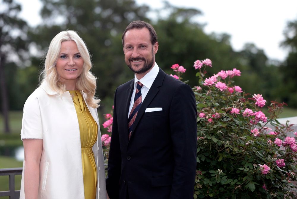 ENGASJERTE I NORSK TEKNOLOGI: Her ses kronprinsesse Mette-Marit og kronprins Haakon på River Oaks Country Club i forbindelse med Innovasjon Norges buffet i Houston mandag. 