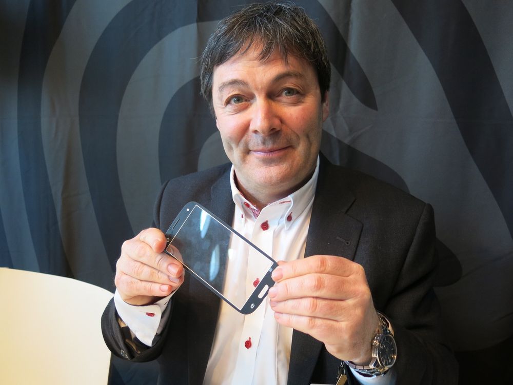Skal vise fingeren til telefonen: Teknologisjef i norske Idex, Ralph Bernstein, gleder seg intenst over at de har fått kontrakt med en av de store mobilprodusentene.