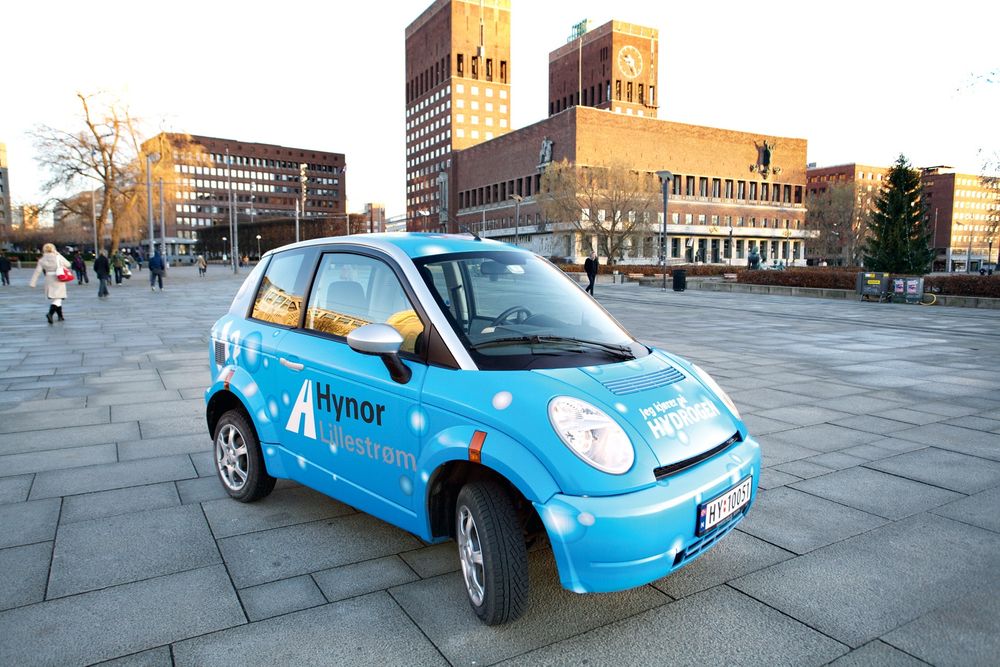 Hydrogenbil: Personbiler på hydrogen, som denne modellen fra Think, har ikke fremtiden for seg, mener styreleder Snorre Sletvold i Norsk Elbilforening.     Foto: H2moves Scandinavia 