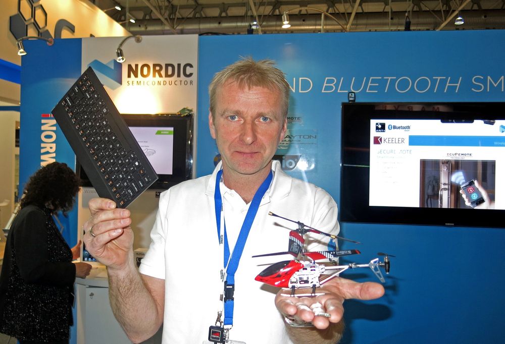 Selger blått i Barcelona: Alf Helge Omre fra norske Nordic Semiconductor er ansvarlig for lavenergiversjonen av Bluetooth som de selger inn i alt fra lekehelikoptre til tastaturer 