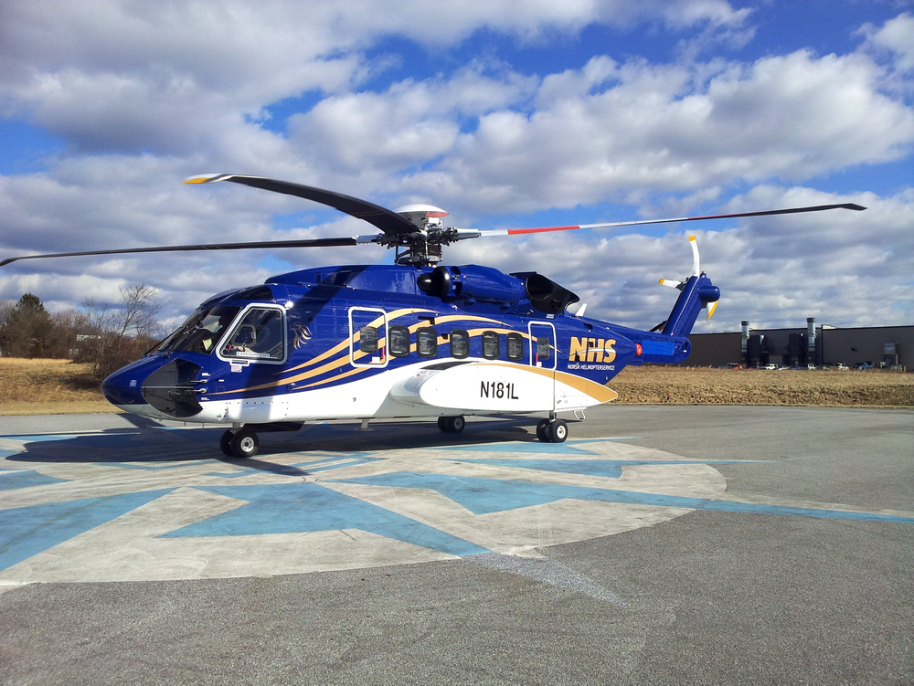 Det første blå- og gullfargede Sikorsky S-92-helikopteret til Norsk Helikopterservice fotografert under en prøvetur i Pennsylvania. 