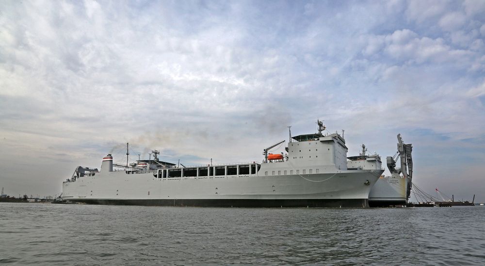 Pentagon jobber nå med å utstyre støtteskipet MV Cape Ray med mobile enheter for destruering av kjemiske våpen. Skipet skal være seilklart i begynnelsen av januar, og setter da kursen mot en ubestemt havn i Syria.